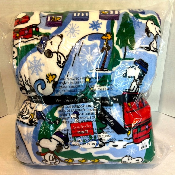 Vera Bradley Bedding Vera Bradley Peanuts Ski Slope Snoopy Cozy Fleece Sherpa Throw Blanket